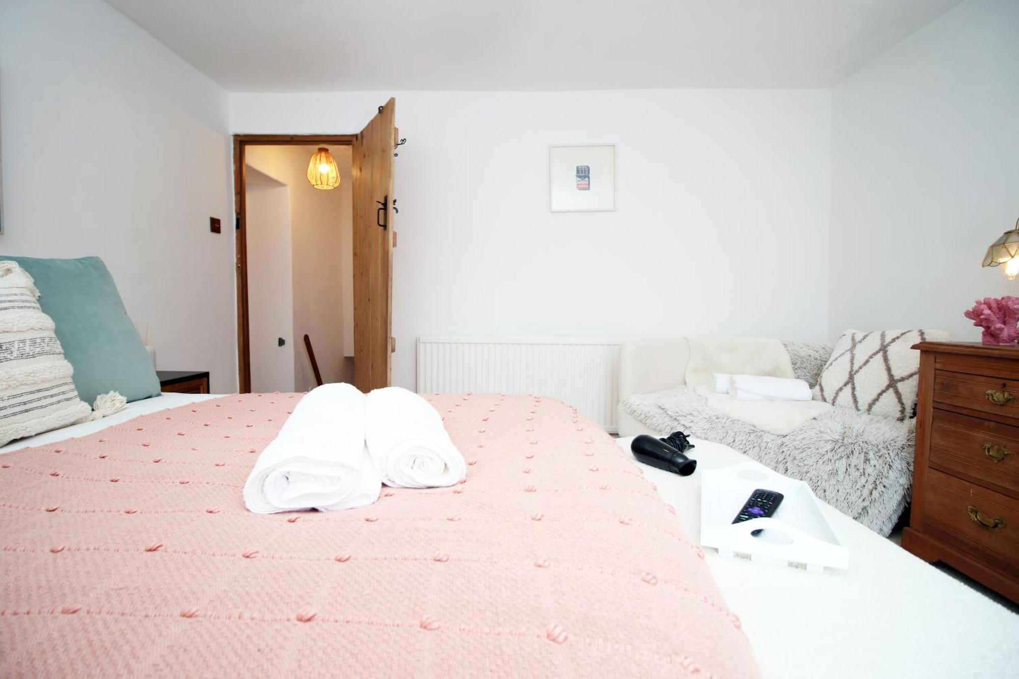 Little Gem In The Mumbles! Fishermans Cottage With Log Burner, Dog Friendly And Welcome Breakfast Hamper! 외부 사진