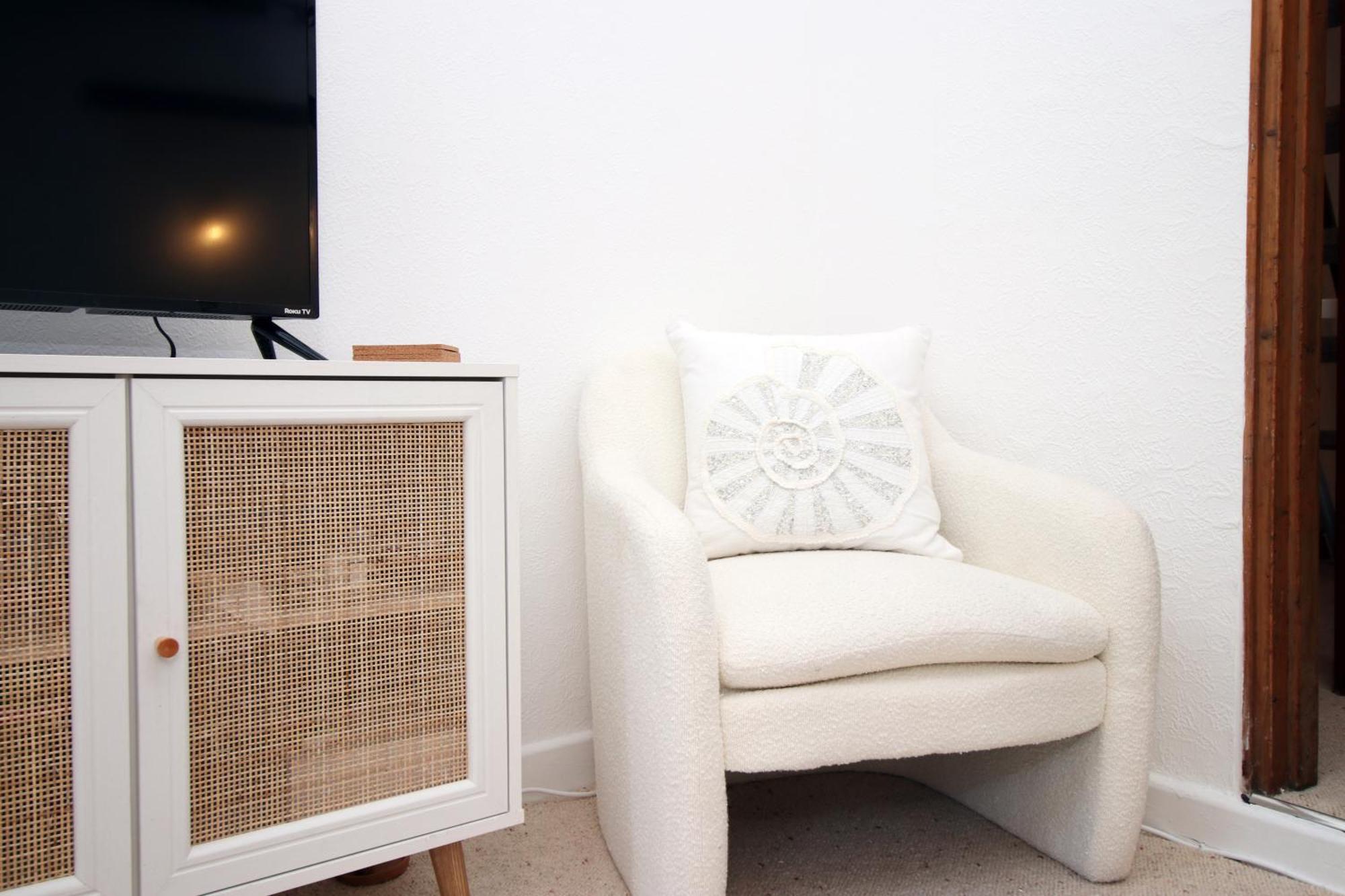 Little Gem In The Mumbles! Fishermans Cottage With Log Burner, Dog Friendly And Welcome Breakfast Hamper! 외부 사진